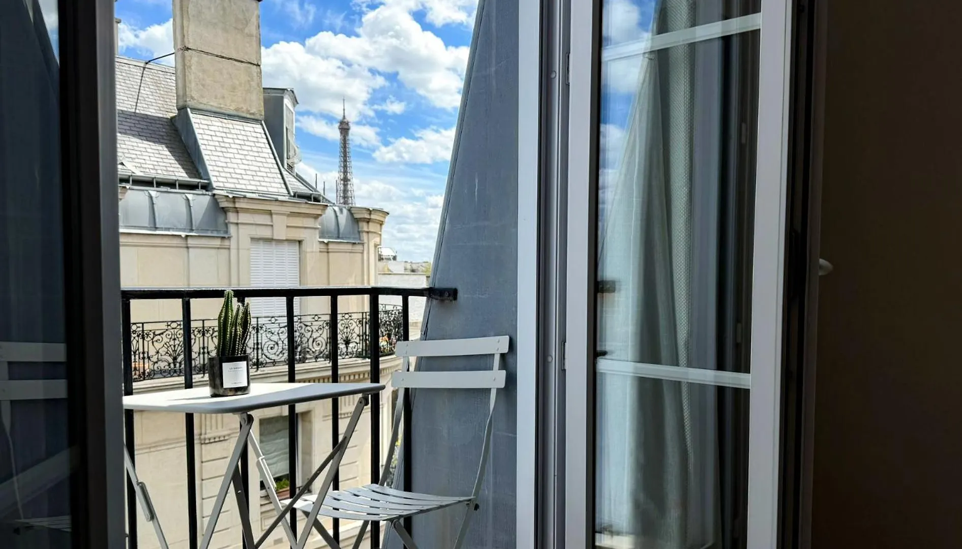 Apartment Appart Classique, Balcon Et Vue Sur La Tour Eiffel Paris